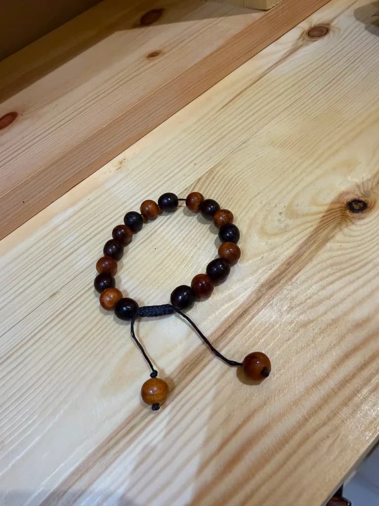 Bracelet réglable en perles de bois bicolores