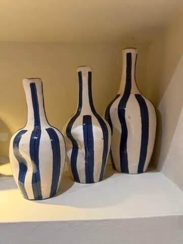 Trio de vases rayés bleu et blanc