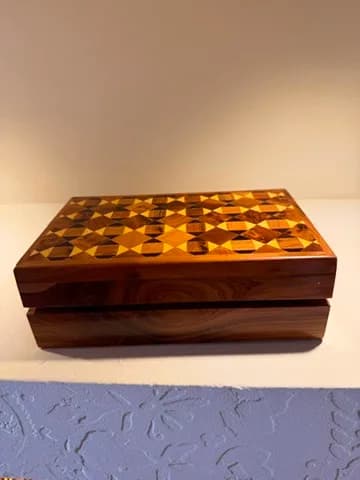 Coffret en bois de thuya marqueté