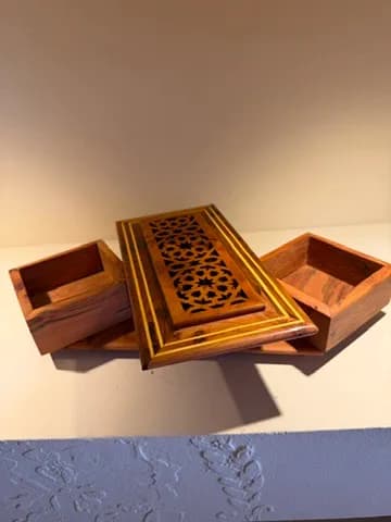 Boîte à bijoux en thuya marqueté