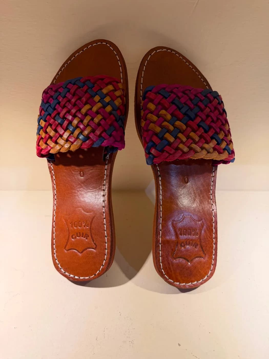 Sandales en cuir tressé multicolore