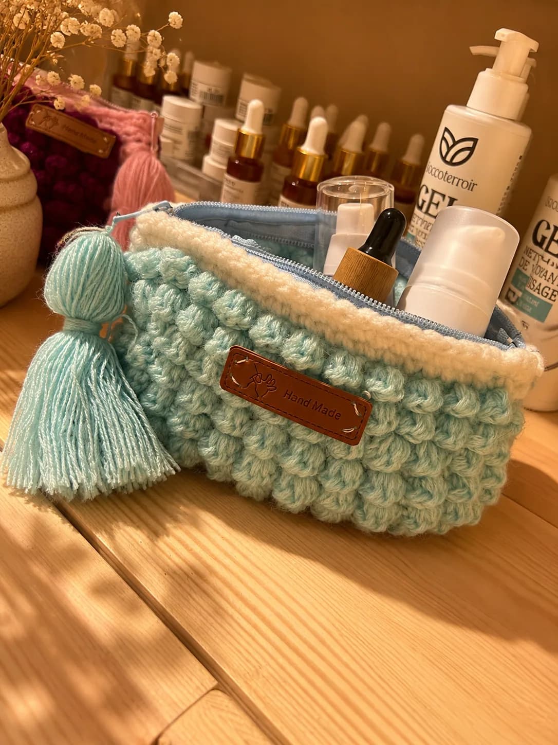 Trousse Artisanale au Crochet Bleu Ciel – Fait Main au Maroc