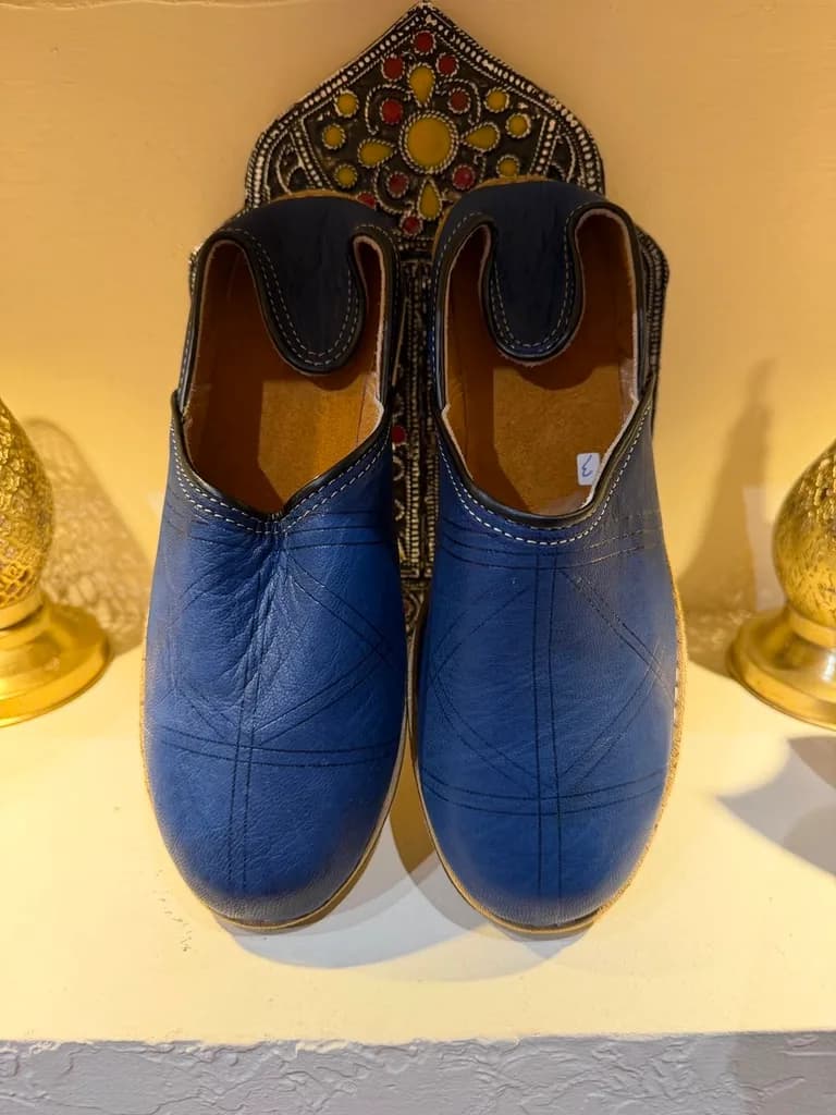 Babouches en cuir bleu nuit