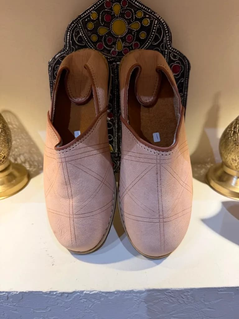 Babouches en cuir rose poudré