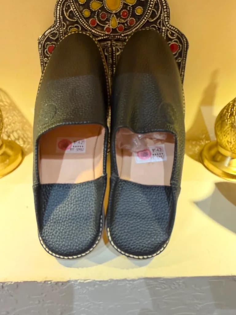 Babouches en cuir noir