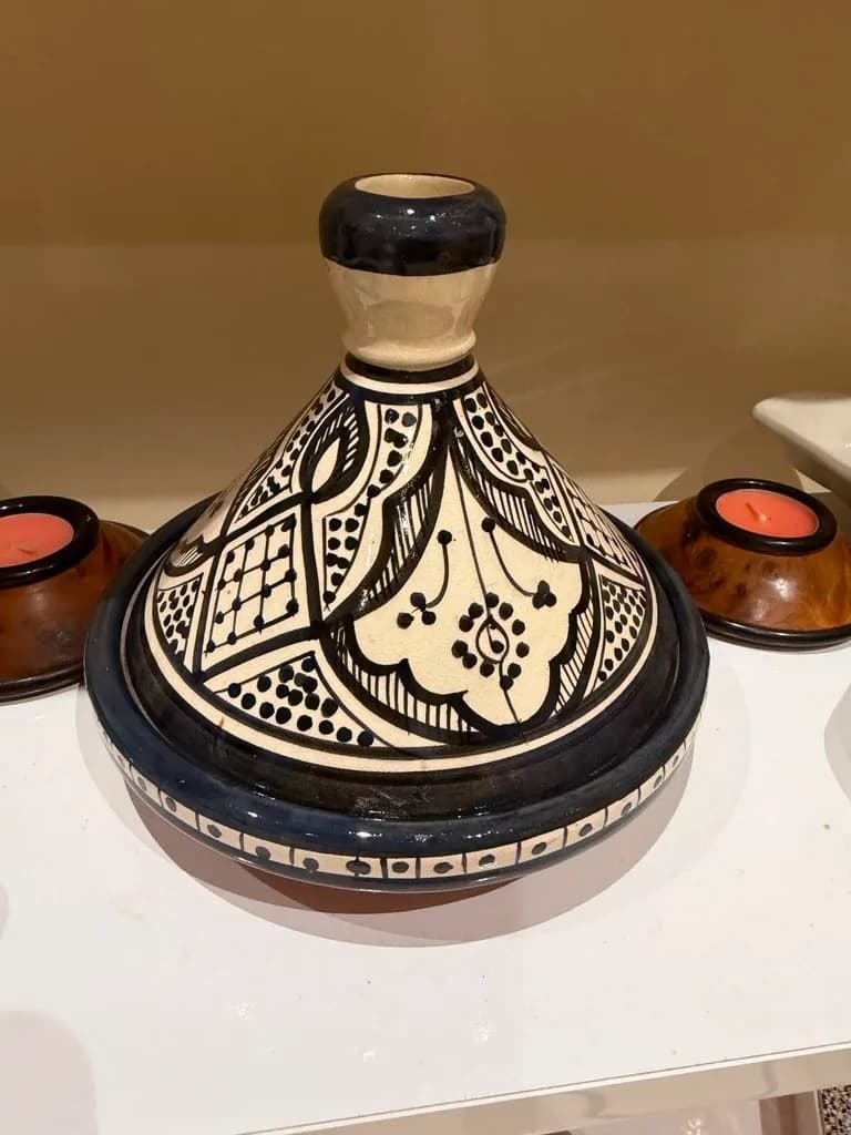 Tajine décoratif céramique (noir & écru) Safi