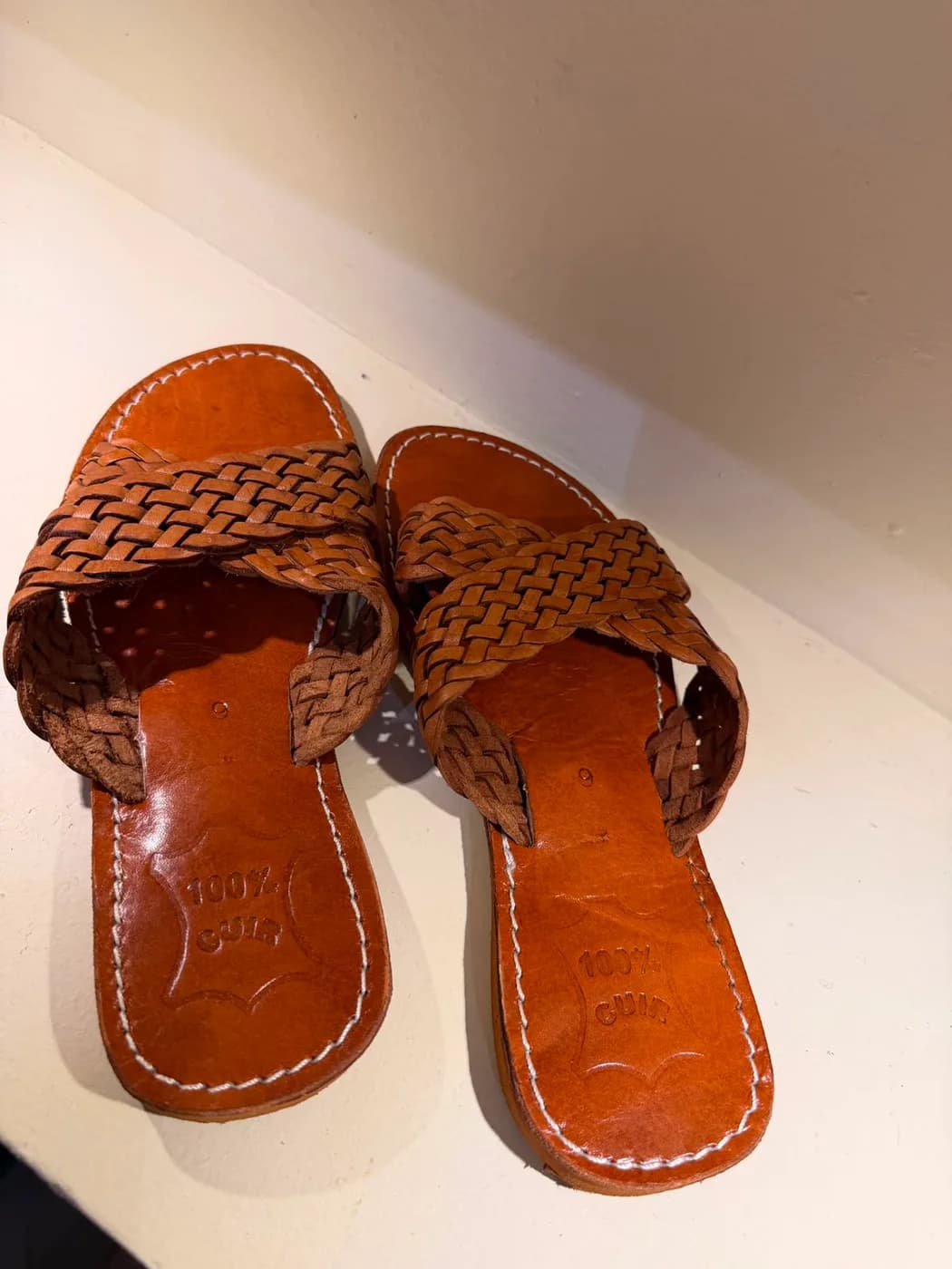 Sandales en cuir tressé marron