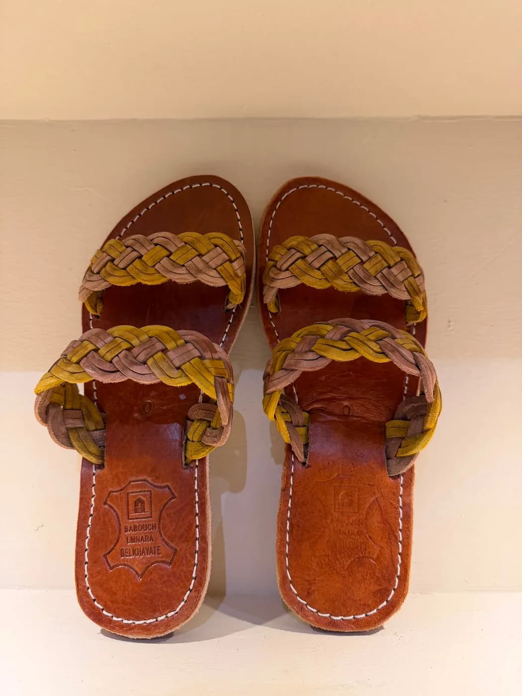 Sandales en cuir tressé bicolore