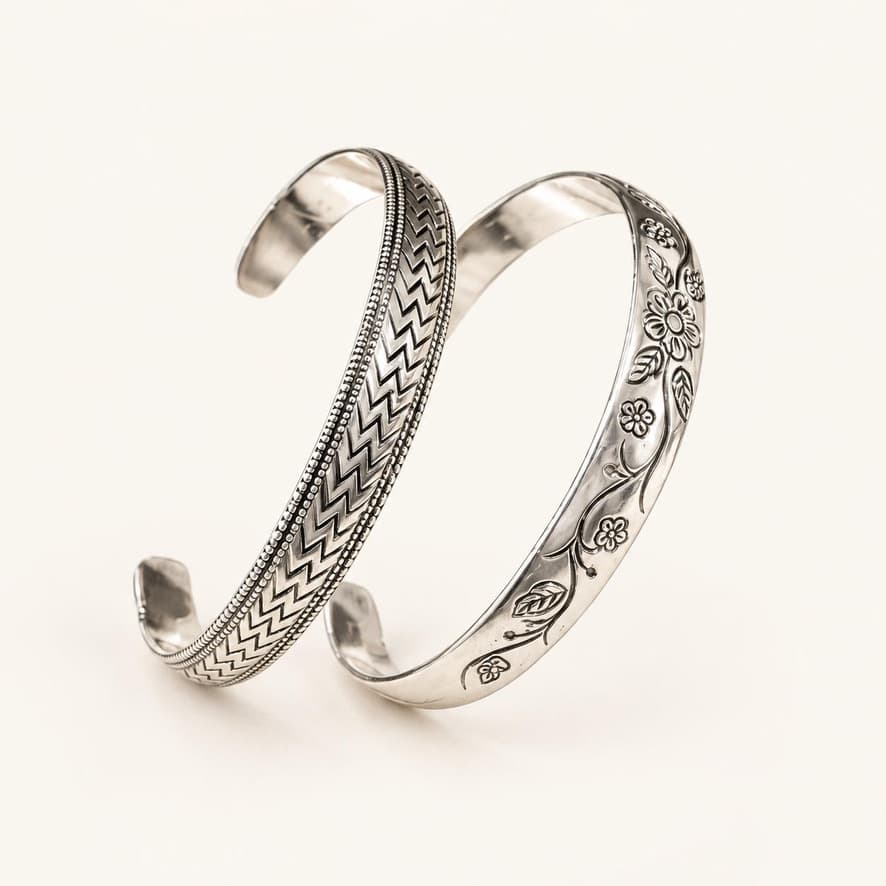 Bracelet jonc argenté à motifs gravés