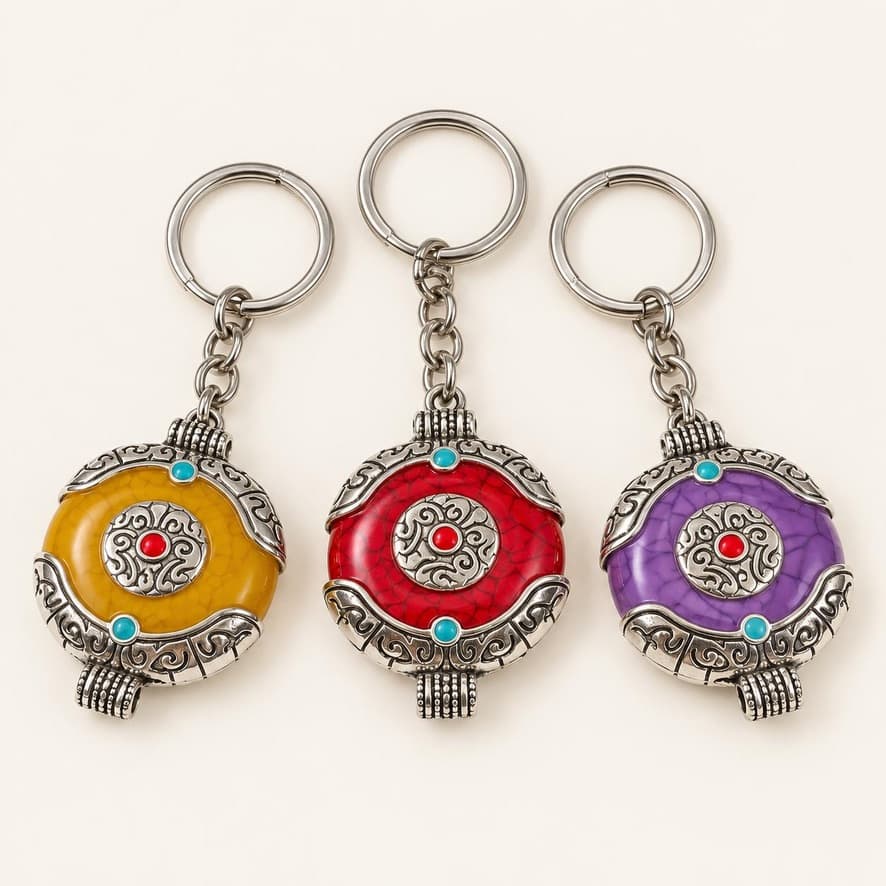 Porte-clés médaillon coloré à décor métallique
