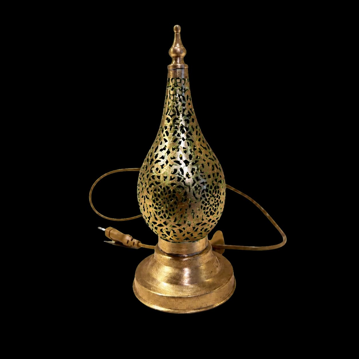 Lampe de table en cuivre ajouré — goutte florale (électrifiée) (23/11 cm)