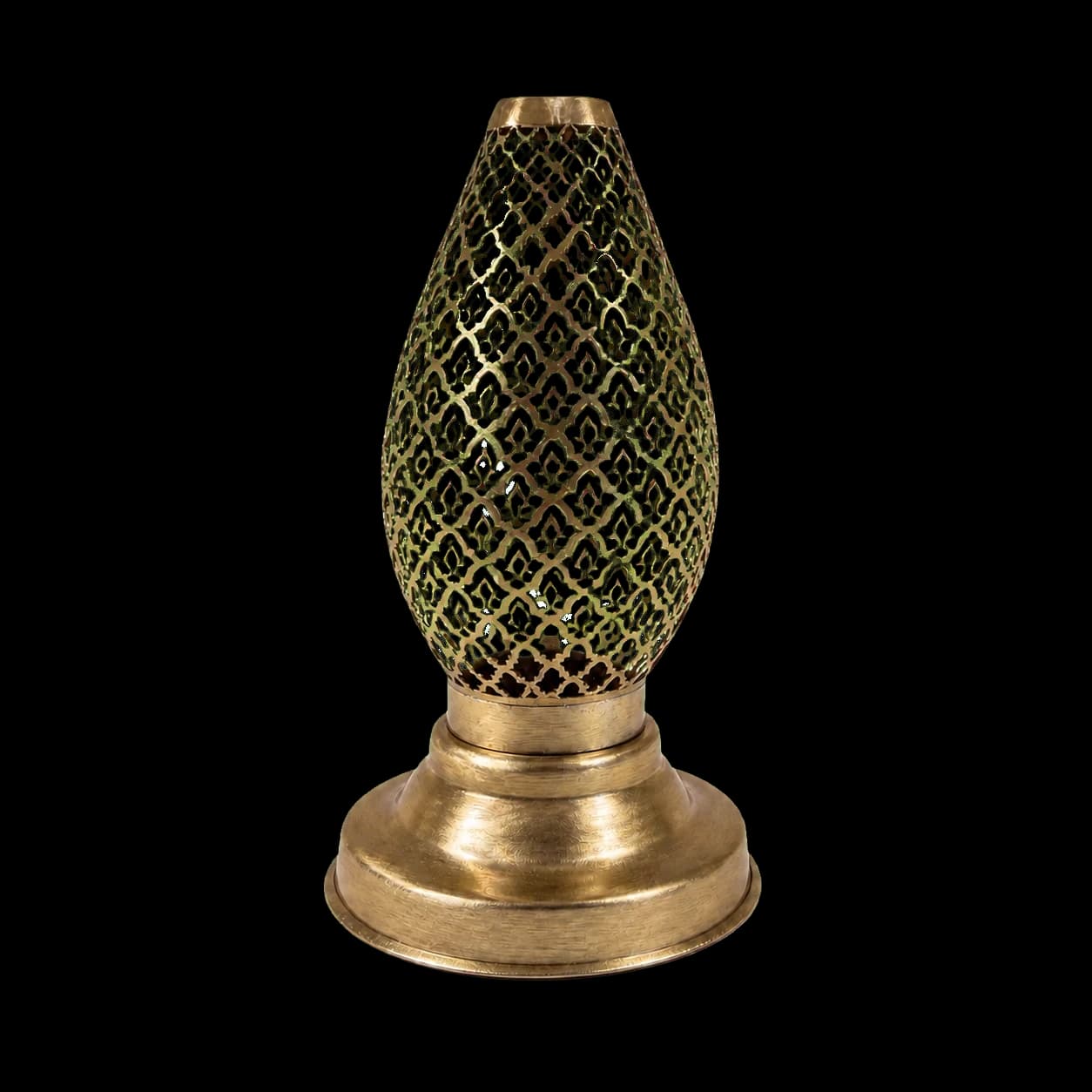 Lampe de table en cuivre ajouré — ogive résille. (18/11 cm)