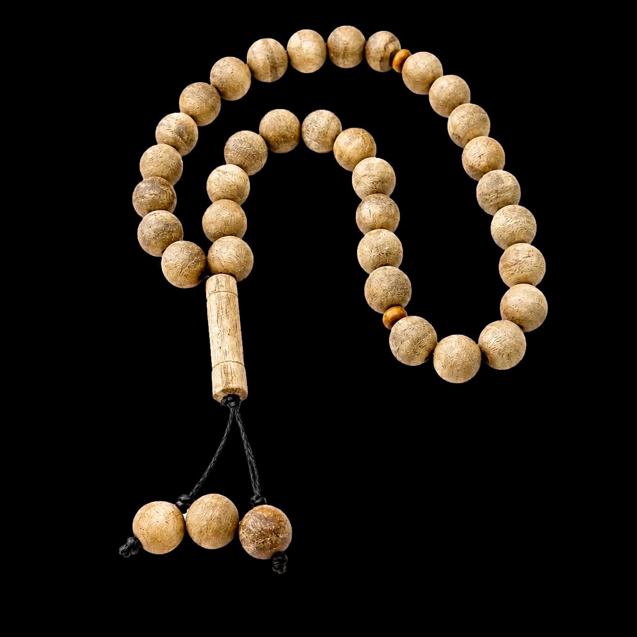 Chapelet (sebha) en bois de thuya — perles claires