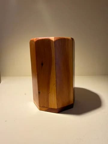 Pot hexagonal en bois de thuya