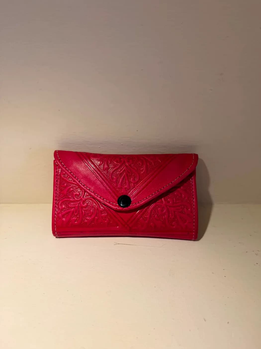 Porte-monnaie en cuir repoussé fushia