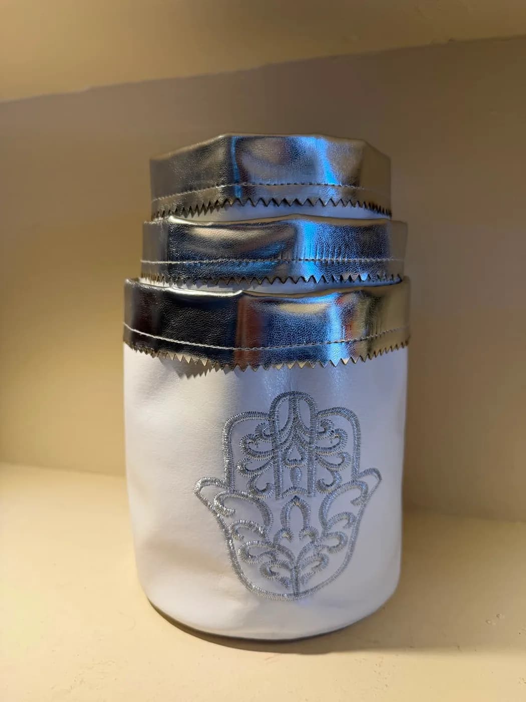 Corbeilles Khamsa blanc et argent (lot de 3)