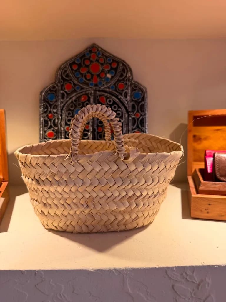 Couffin en fibre de palmier tressée