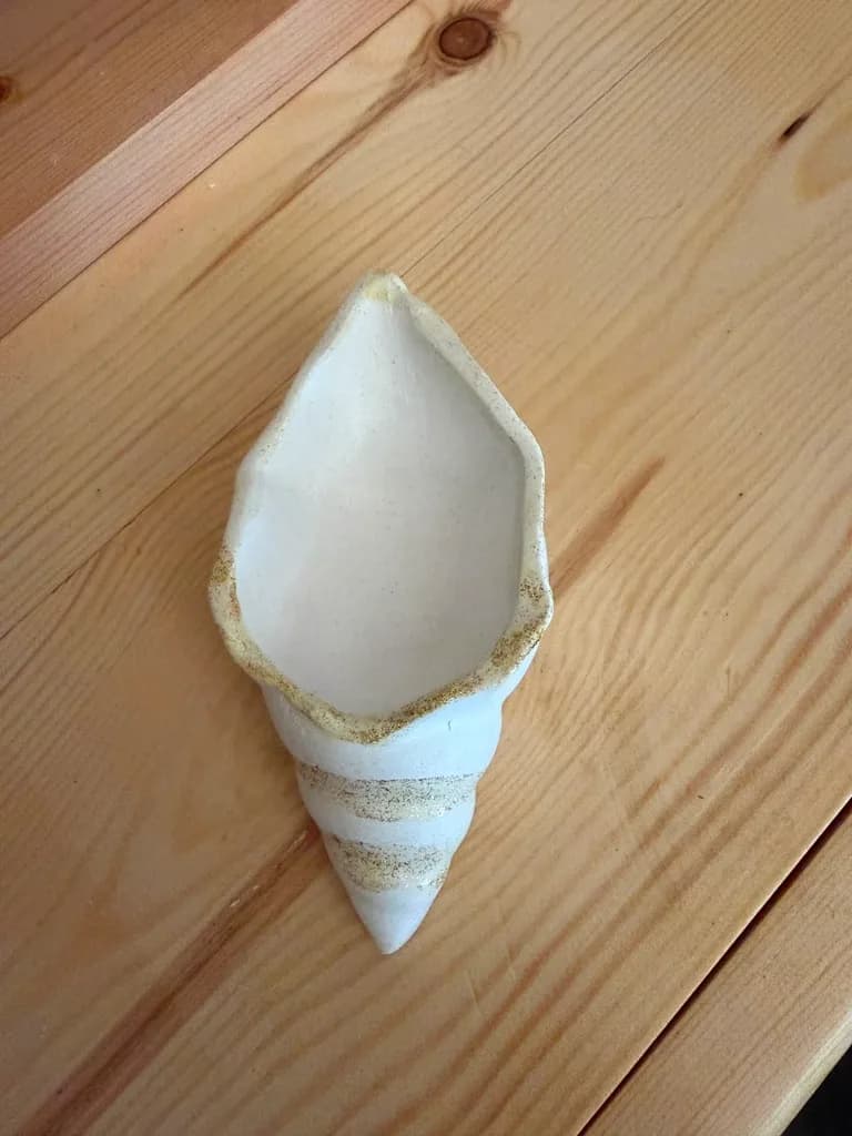 Vide-poche conque en céramique