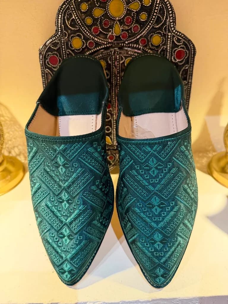 Babouches pointues brodées vert émeraude