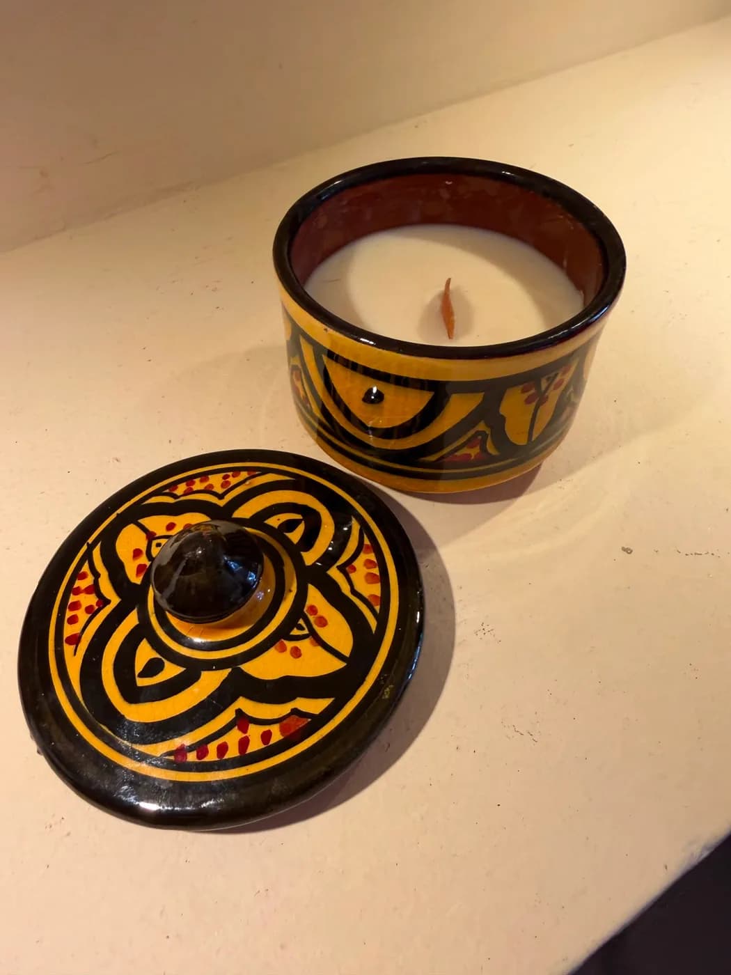 Bougie parfumée Magnolia — Poterie de Fès jaune