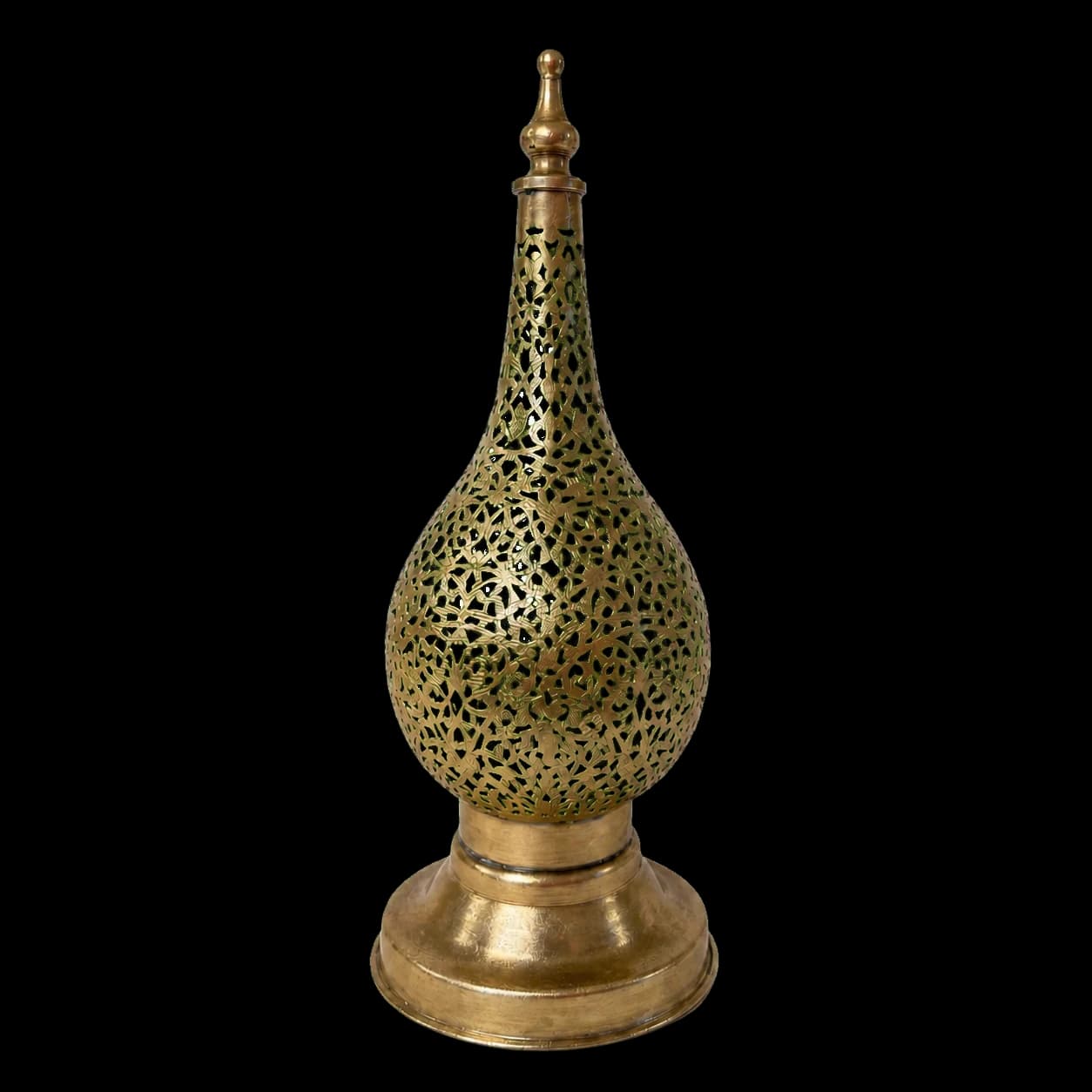Lampe de table en cuivre ajouré — goutte à fleuron. (25/11 cm)
